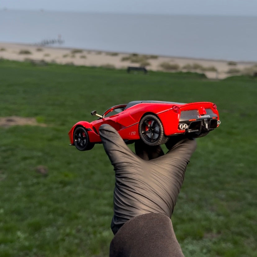 Ferrari LaFerrari 1:24 Model
