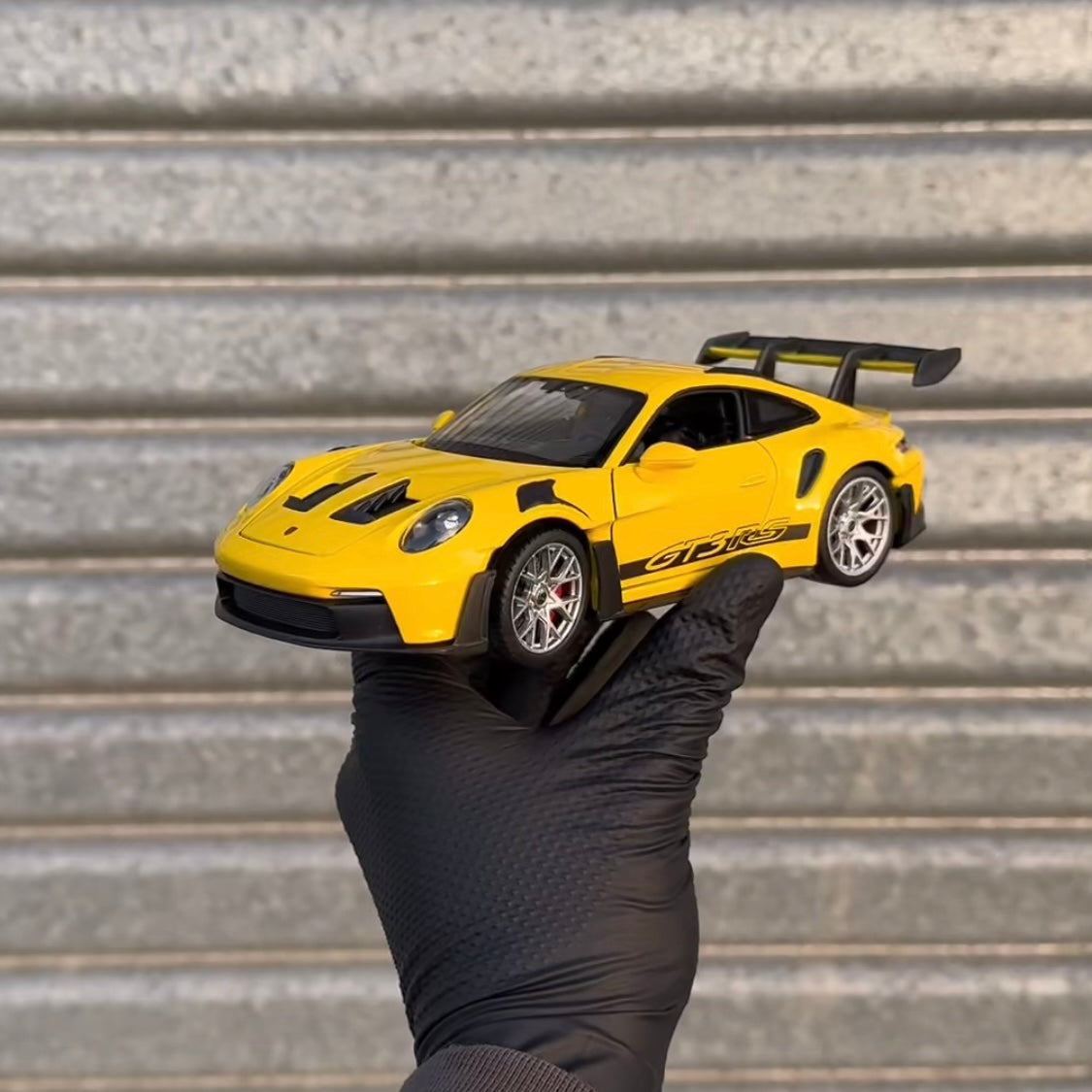 Porsche 992 GT3RS 1:24 model