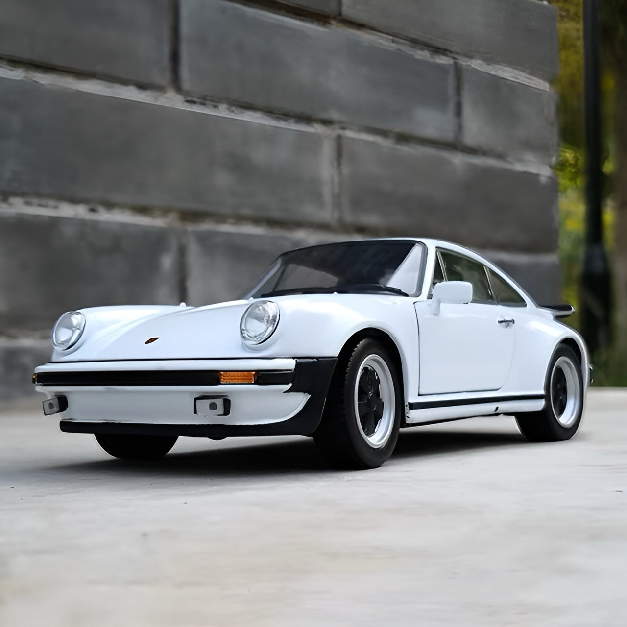 Porsche 911 Turbo 1974 1:24 Model