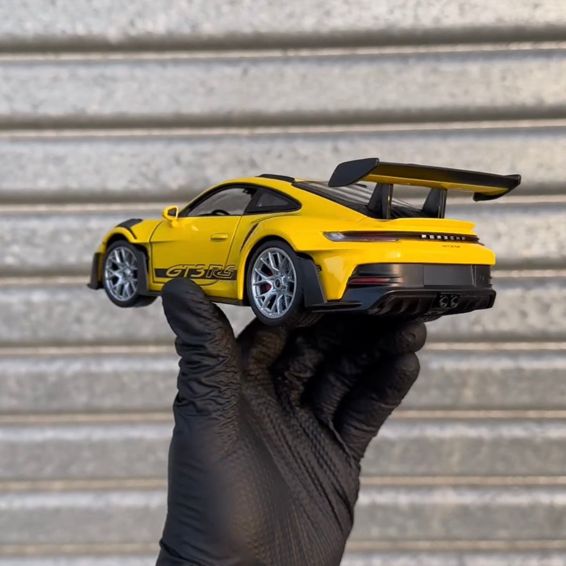 Porsche 992 GT3RS 1:24 model