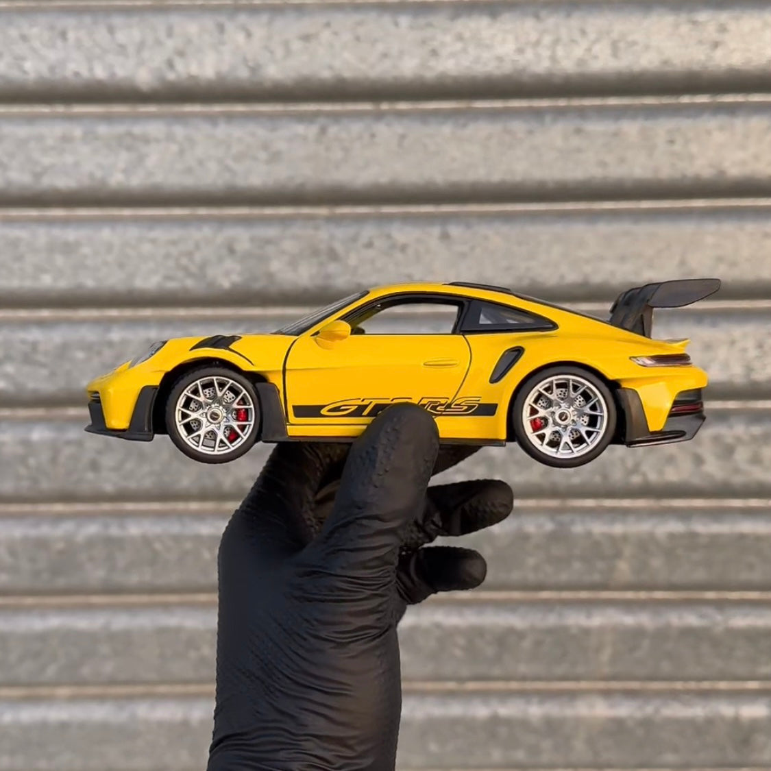 Porsche 992 GT3RS 1:24 model