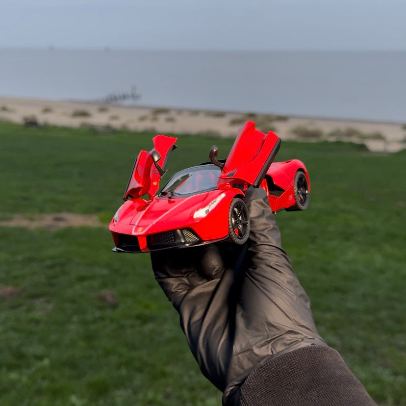 Ferrari LaFerrari 1:24 Model