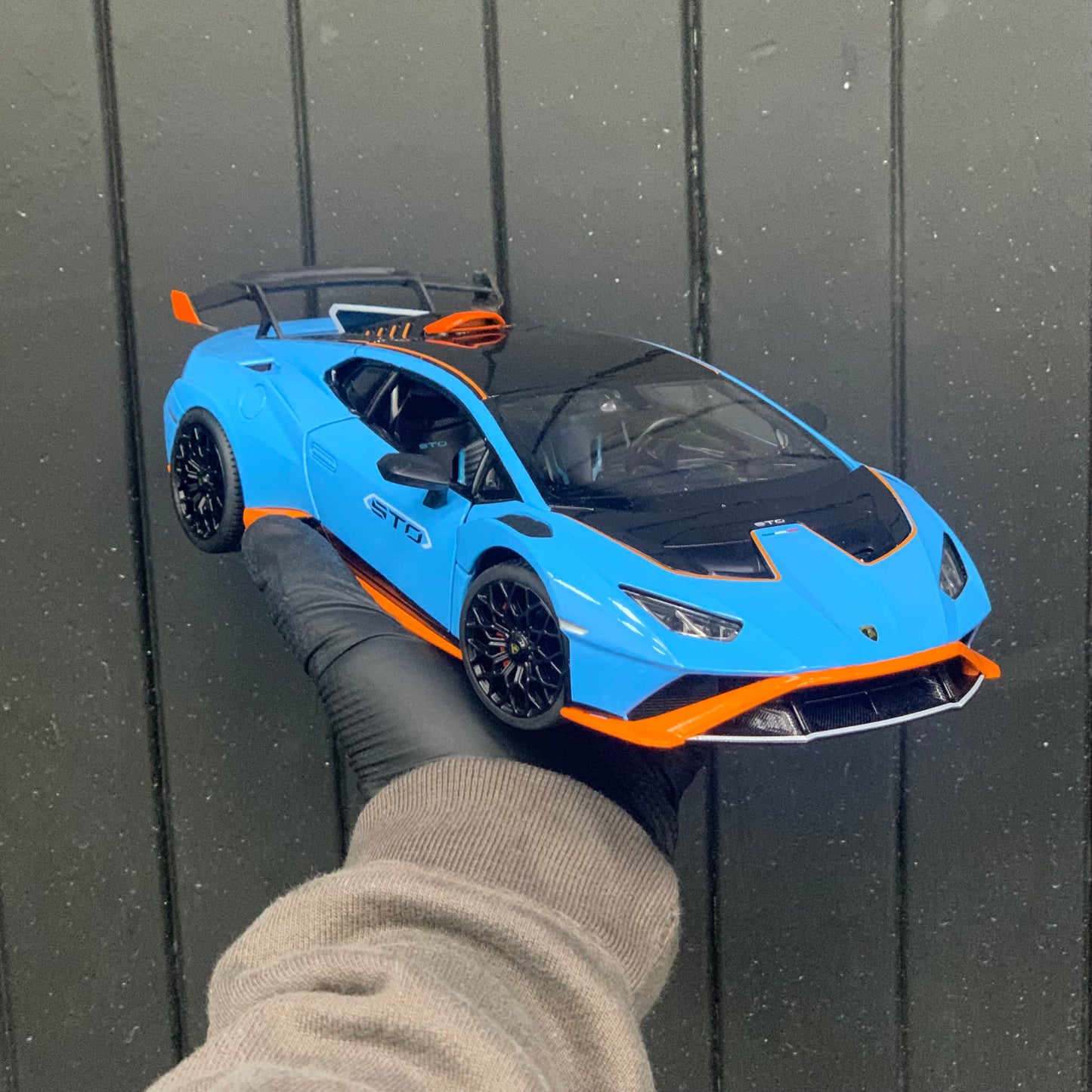 Lamborghini Huracan STO 1:18 Model